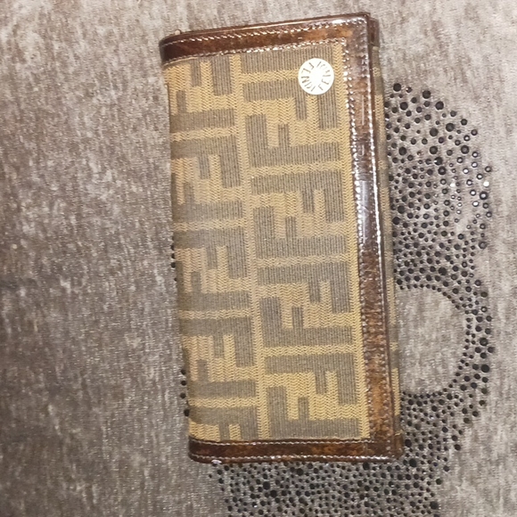 FENDI Zucca large snap ladies wallet in excellent condition AUTHENTIC! - Picture 1 of 10